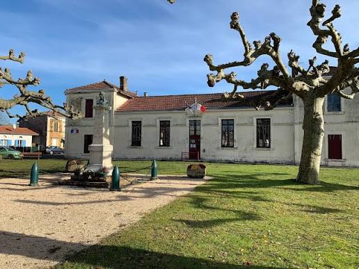 La mairie de Moustey